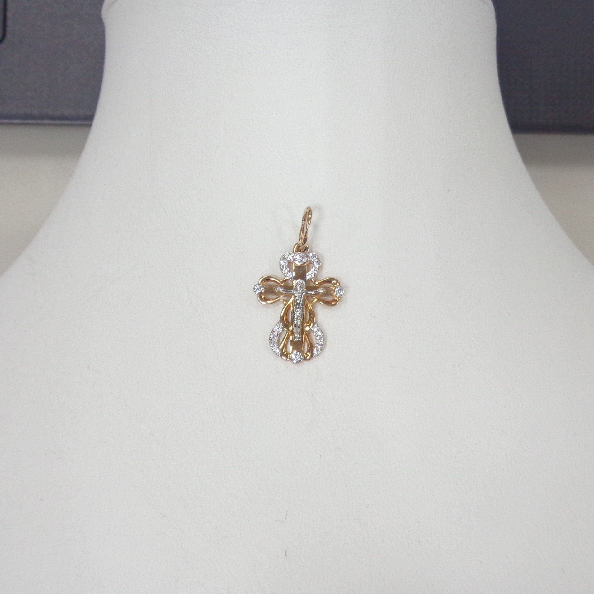 Золотая подвеска-крест 585 пробы; красное, белое золото; родий; вставки 20 Фианит бесцв.;